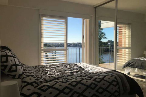 Modern Studio Apartment With Pool & Amazing Views - Foster Accommodation 6