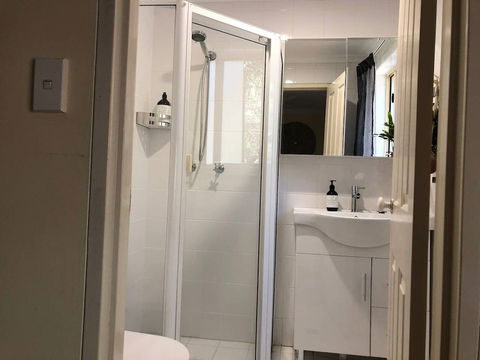 Escape To Strathfield For 8 Guests - Foster Accommodation 5