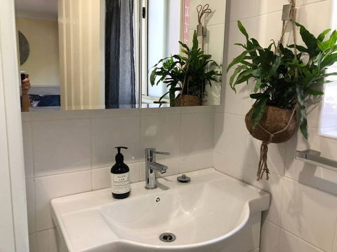 Escape To Strathfield For 8 Guests - Foster Accommodation 1