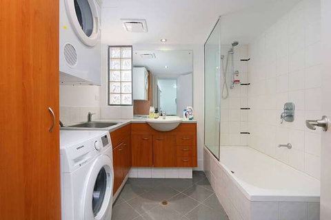 Convenient 3 Bedroom Apartment Close To Casino & CBD - Foster Accommodation 3