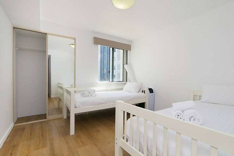 Convenient 3 Bedroom Apartment Close To Casino & CBD - Foster Accommodation 5
