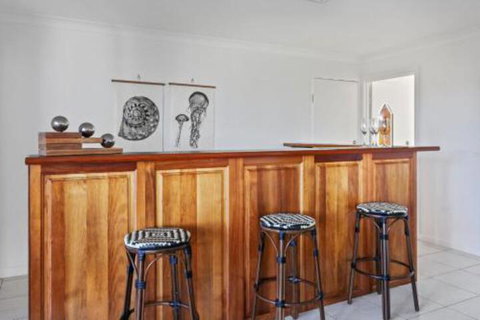 Captains Quaters - Foster Accommodation 6