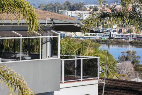 Captains Quaters - Foster Accommodation 5