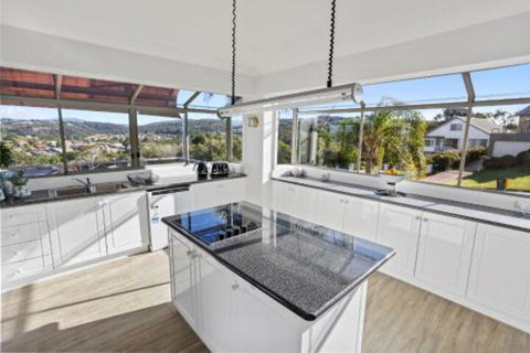 Captains Quaters - Foster Accommodation 7