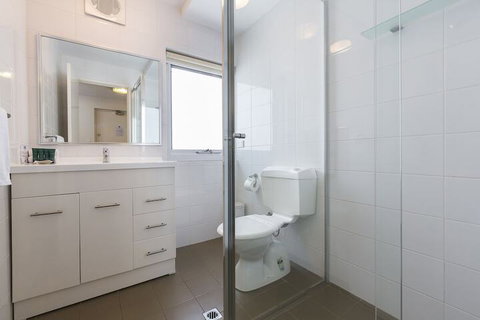 Gold Sands Beach Apartment - Foster Accommodation 4