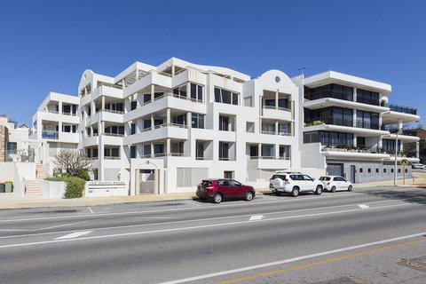 Gold Sands Beach Apartment - Foster Accommodation 1