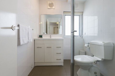 Gold Sands Beach Apartment - Foster Accommodation 7