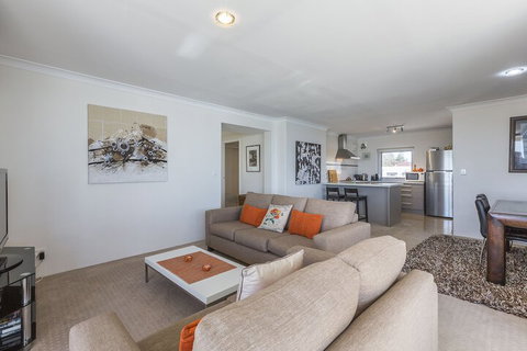 Gold Sands Beach Apartment - Foster Accommodation 2