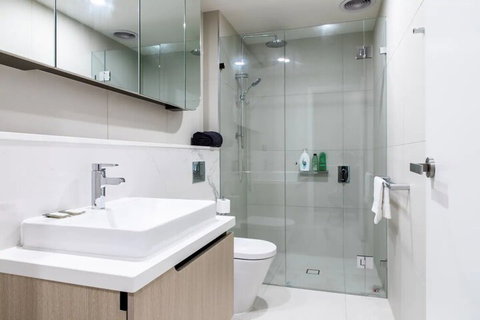 Modern 1 Bedroom Apartment In North Melbourne - Foster Accommodation 3