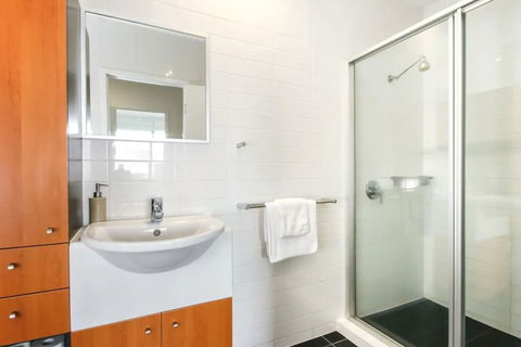 Large 3 Bedroom Apartment With River Views Near The Stadium - Foster Accommodation 7