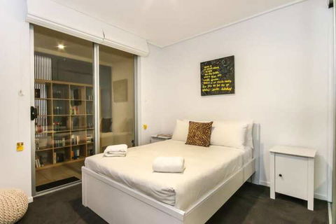 Large 3 Bedroom Apartment With River Views Near The Stadium - Foster Accommodation 4