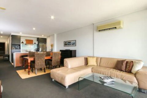Large 3 Bedroom Apartment With River Views Near The Stadium - Foster Accommodation 0