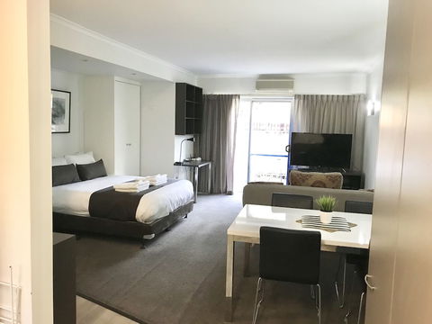 Adelaide Dresscircle Apartments - Archer Street - Foster Accommodation 5