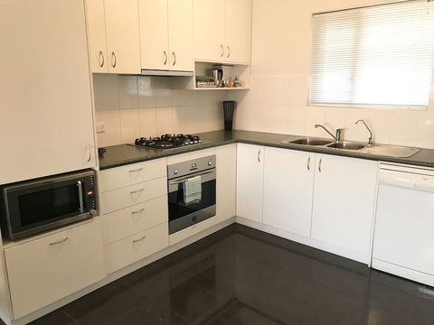 Adelaide Dresscircle Apartments - Archer Street - Foster Accommodation 6