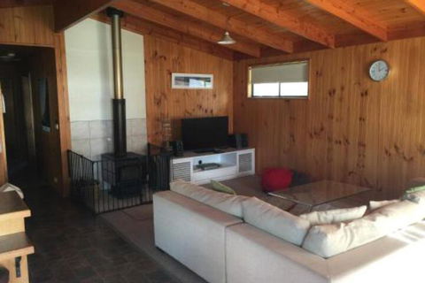 Alluvion Beach Cottage - Foster Accommodation 5