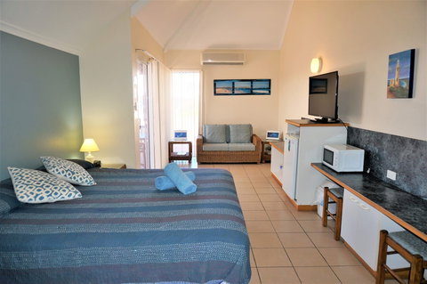 Osprey Holiday Village Unit 201 / 1 Bedroom - Foster Accommodation 3