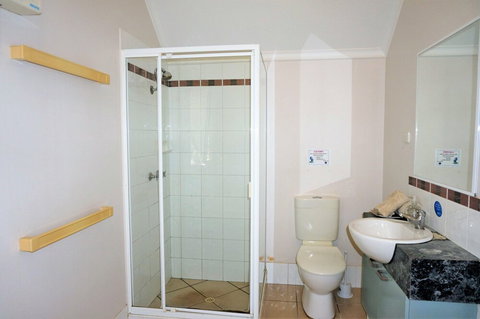 Osprey Holiday Village Unit 201 / 1 Bedroom - Foster Accommodation 4