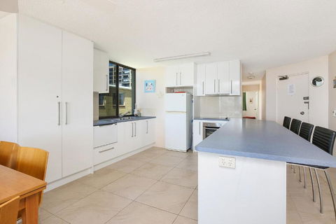 Eastbourne U6 80 Esplanade. Golden Beach - Foster Accommodation 4