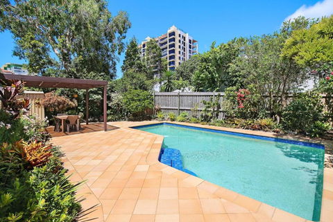 Eastbourne U6 80 Esplanade. Golden Beach - Foster Accommodation 6