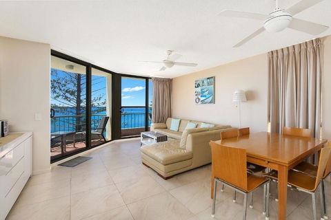 Eastbourne U6 80 Esplanade. Golden Beach - Foster Accommodation 1