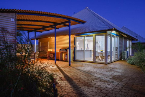 Osprey Holiday Village Unit 106 Trendy 3 Bedroom Holiday Villa With A Pool In The Complex - Foster Accommodation 2