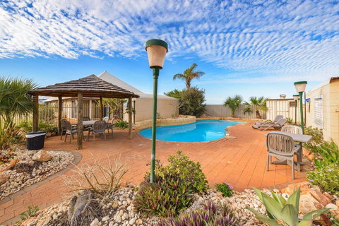 Osprey Holiday Village Unit 106 Trendy 3 Bedroom Holiday Villa With A Pool In The Complex - Foster Accommodation 3