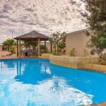 Osprey Holiday Village Unit 106 Trendy 3 Bedroom Holiday Villa With A Pool In The Complex - Foster Accommodation 1