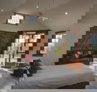 131 Your Vineyard Home in the heart of the Vale