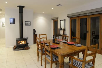 131 Your Vineyard Home In The Heart Of The Vale - Foster Accommodation 6