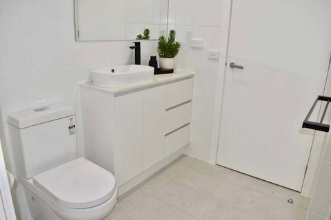 Brand New 2 Bed Apartment With Stunning City Views - Foster Accommodation 2