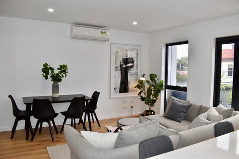 Brand New 2 Bed Apartment With Stunning City Views - Foster Accommodation 5