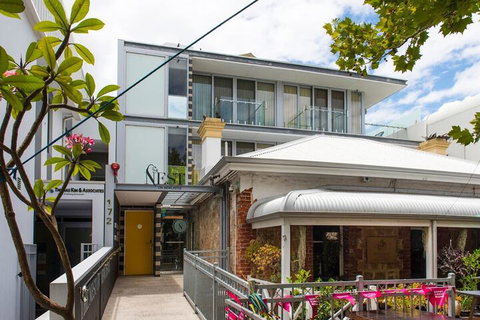Stylish Studio With Balcony - Foster Accommodation 3