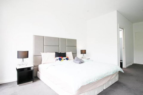 154 Wyndham - Foster Accommodation 6