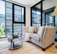 Stunning Bright Apartment At Hawthron/Glenferrie Station - Foster Accommodation