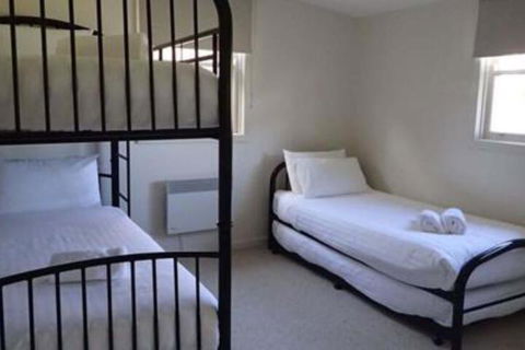Elouera - Foster Accommodation 4