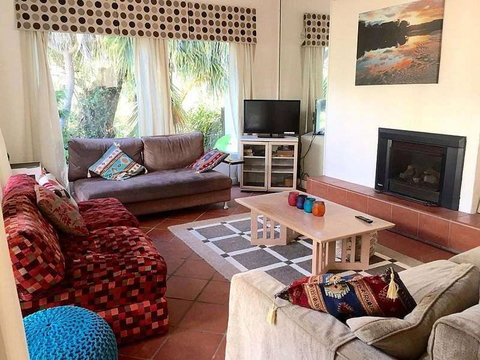 Wisteria Cottage On The Lagoon / Beach - Foster Accommodation 7