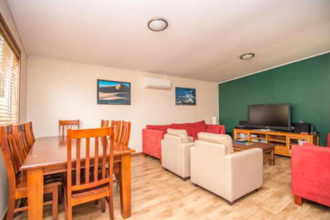 The Gee Beach House - Foster Accommodation 5