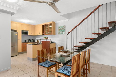 Chic City Apartment W Waterfront Views - Foster Accommodation 4