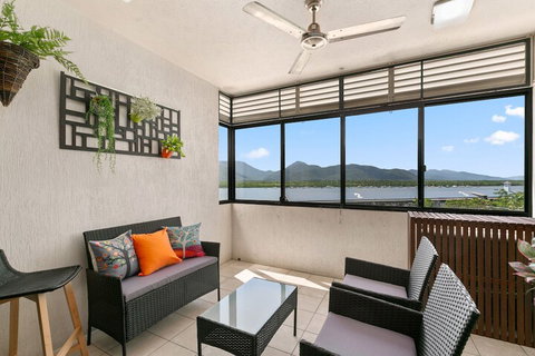 Chic City Apartment W Waterfront Views - Foster Accommodation 7