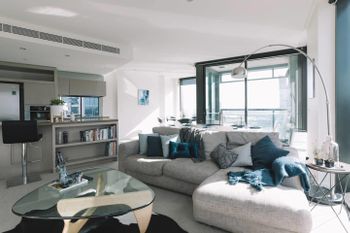 Experience Waterfront Luxury With Views - Foster Accommodation 0