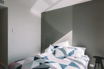 Experience Waterfront Luxury With Views - Foster Accommodation 4
