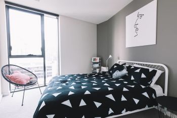 Experience Waterfront Luxury With Views - Foster Accommodation 3