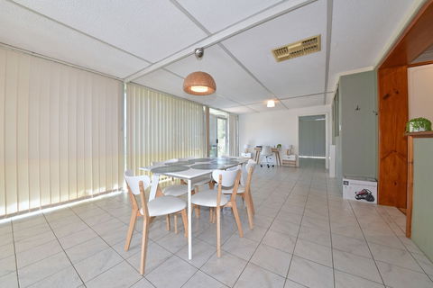 Comfy Home Near Airport & City 2280 - Foster Accommodation 4