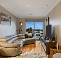 Resort Style Home near Airport  CBD - Foster Accommodation