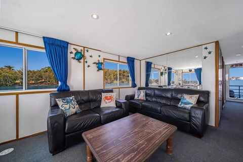 Coomera Houseboat Holidays - Foster Accommodation 5