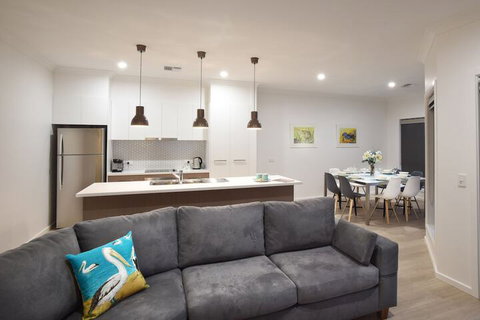 Boats And Bedzzz Houseboat Stays & Renmark River Villas - Foster Accommodation 7
