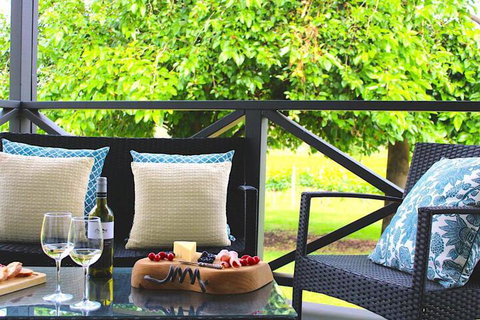 Upper Reach Spa Cottage - Foster Accommodation 4