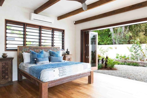 Spice At Oak Absolute Oceanfront House - Foster Accommodation 6