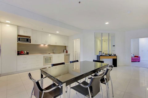 Executive Suite Adelaide CBD - Foster Accommodation 4