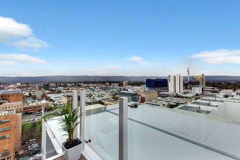 Executive Suite Adelaide CBD - Foster Accommodation 5